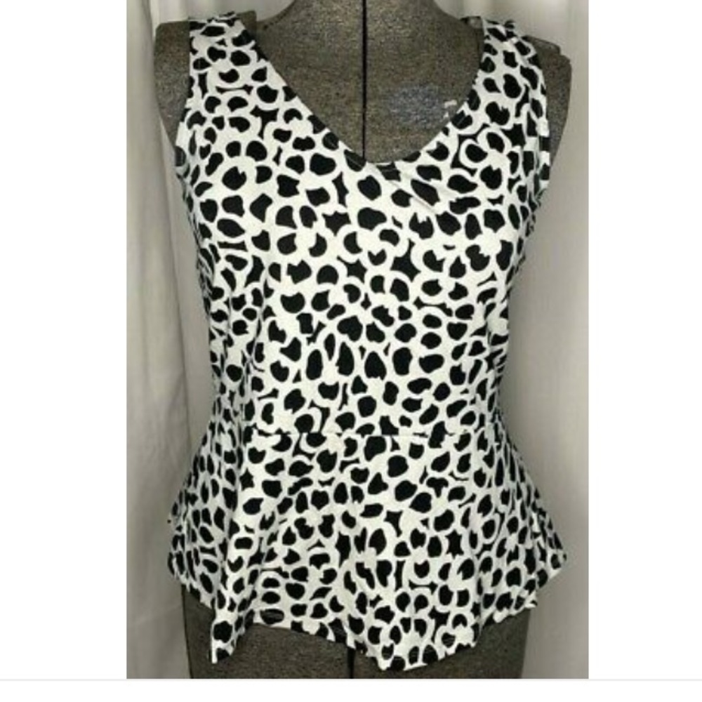 Ann Taylor fit and flare black and white patterned top women size M